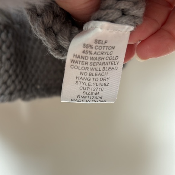 Gorgeous Shrug with Pom Poms - Picture 3 of 4